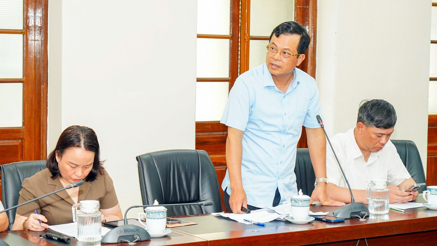 Ông Nguyễn Văn Tuấn - Chủ tịch UBND huyện Kiến Thụy báo cáo tiến độ dự án.