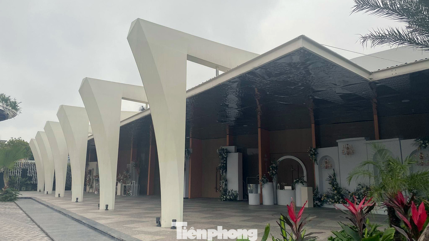 Cơ quan chức năng xác định, Công ty Hồng Phát đã tự ý chuyển mục đích sử dụng từ đất sản xuất kinh doanh phi nông nghiệp sang kinh doanh tiệc cưới thuộc nhóm đất thương mại dịch vụ mà chưa được cơ quan có thẩm quyền cho phép.