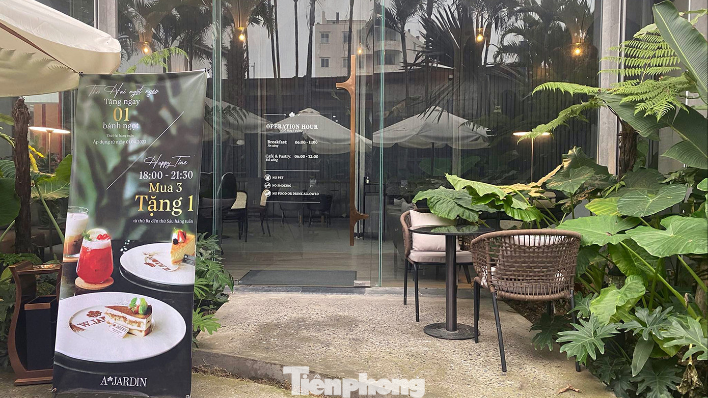 Lãnh đạo quận Lê Chân cho biết, tại các buổi kiểm tra, đoàn kiểm tra không phát hiện vi phạm về hoạt động tại Trung tâm tiệc cưới W.Jardin. Quận cũng kiến nghị Sở Y tế thu hồi giấy phép đảm bảo an toàn thực phẩm được cấp trước đó.