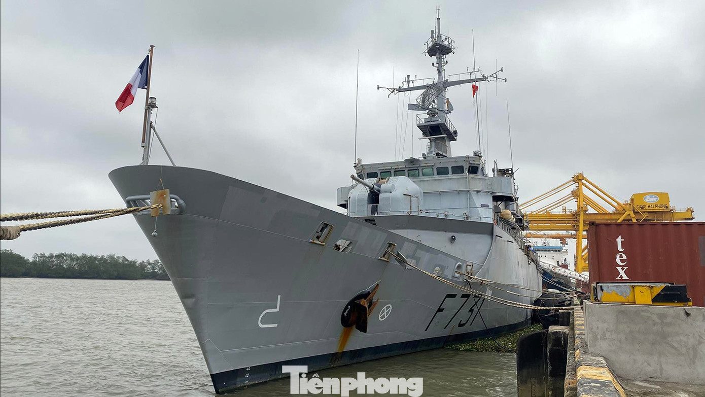 Tàu giám sát Prairial của Hải quân Pháp vừa hoàn tất chuyến thăm xã giao và hợp tác tại cảng Hải Phòng (diễn ra từ 29/3-6/4). Chuyến thăm đánh dấu tình đoàn kết trong hợp tác quốc phòng giữa Pháp và Việt Nam trong việc tôn trọng luật pháp quốc tế, đặc biệt về tự do hàng hải. Tàu giám sát Prairial của Hải quân Pháp vừa hoàn tất chuyến thăm xã giao và hợp tác tại cảng Hải Phòng (diễn ra từ 29/3-6/4). Chuyến thăm đánh dấu tình đoàn kết trong hợp tác quốc phòng giữa Pháp và Việt Nam trong việc tôn trọng luật pháp quốc tế, đặc biệt về tự do hàng hải.