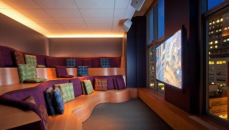 Phòng truyền thông với rạp chiếu phim cỡ nhỏ