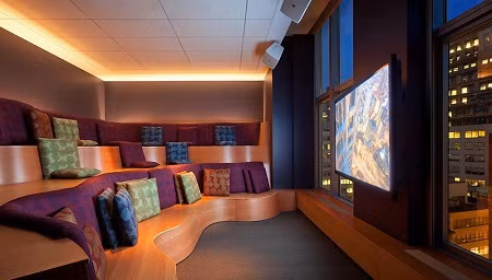 Phòng truyền thông với rạp chiếu phim cỡ nhỏ