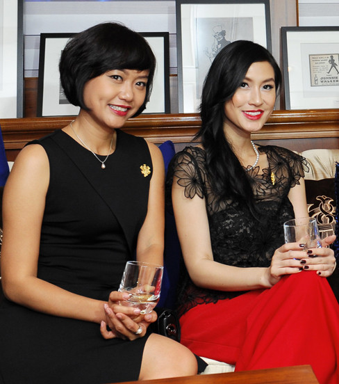 Hồng Ánh và Kathy Uyên. Hồng Ánh và Kathy Uyên