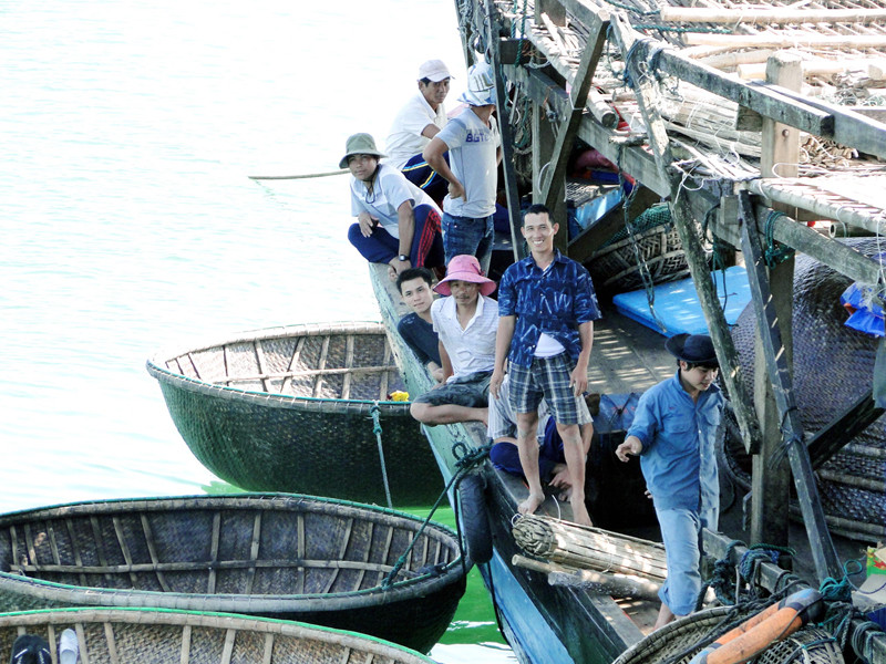 Ngư dân Trường Sa vẫn quả cảm giữa biển khơi. Ngư dân Trường Sa vẫn quả cảm giữa biển khơi