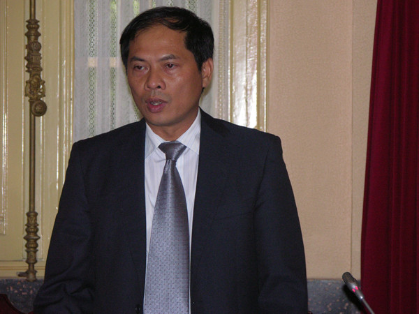 Thứ trưởng Bộ Ngoại giao Bùi Thanh Sơn phát biểu tại buổi họp báo