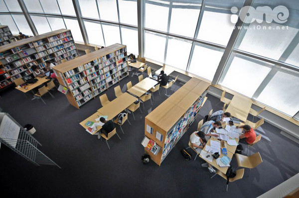 Một góc thư viện của trường.