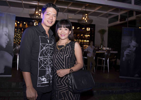 Vợ chồng Bình Minh đến chúc mừng đoàn phim