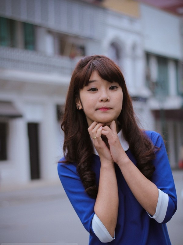 Hoàng Yến được so sánh với Chibi bởi cô nàng sở hữu gương mặt khả ái với những nét đẹp trong sáng, mong manh và đôi mắt trông to dễ thương.