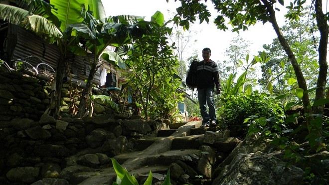 Trong nhà bà lúc nào cũng có người bị rắn độc, chó dại cắn đến nhờ chữa trị