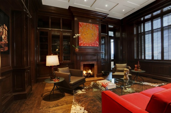 Phòng ngủ này thì đặc biệt với một chiếc gương lớn làm điểm nhấn Phòng ngủ với của sổ rộng lớn, bức tranh đầu giường thật lạ Phòng bếp mang phong cách châu Âu, tiện nghi và hiện đại, đặc biệt với không gian mở trên mái đón ánh sáng và không khí từ bên ngoài