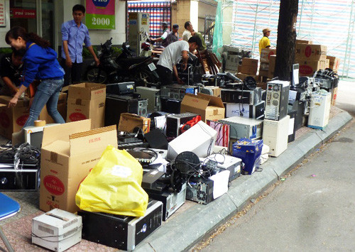 Lãnh đạo tòa này cho biết, trước mắt, phía Công ty cổ phần Quốc cường Liên Á thi công công trình kế bên sẽ thuê trụ sở mới cho Tòa Hành chính và Tòa Kinh tế, Tòa Lao động ở đường Tú Xương và Nam Kỳ Khởi Nghĩa, quận 3. Sau khi đập bỏ, một trụ sở mới sẽ được xây dựng nhưng đơn vị thi công kia có phải bồi thường hay không sẽ phải chờ kết luận từ cơ quan chức năng