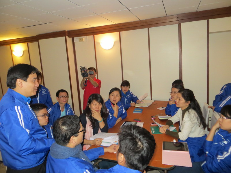 Các nhóm thảo luận việc thực hiện các kế hoạch của Đoàn tham dự vào chương trình cuả Fesstival.