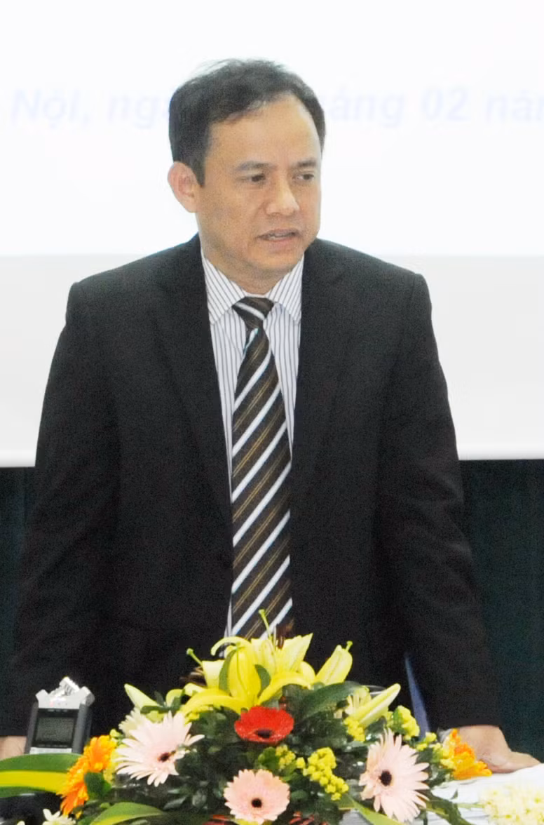 Chú thích ảnh: Ông Nguyễn Anh Việt thông báo kết quả khắc phục sự cố vỡ đường ống dẫn nước của công ty sông Đà. Ảnh: Tuấn Nguyễn
