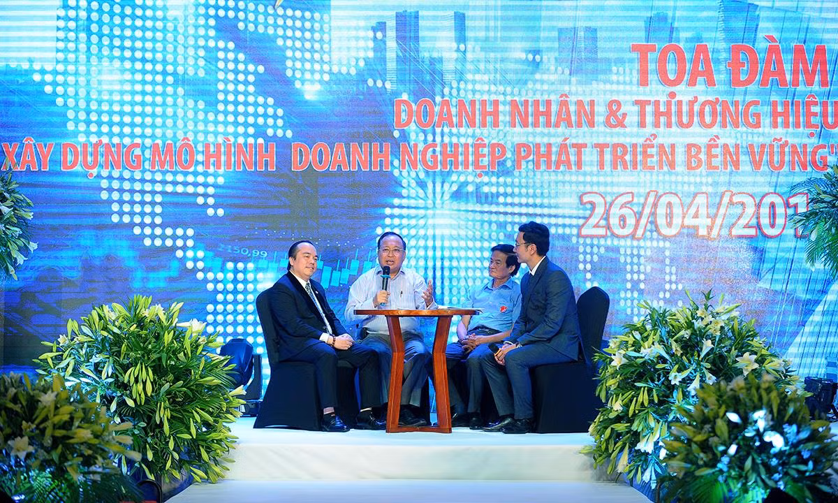 'Mê muội' thiết kế áo dài đêm cảm xúc tháng 4 ảnh 8