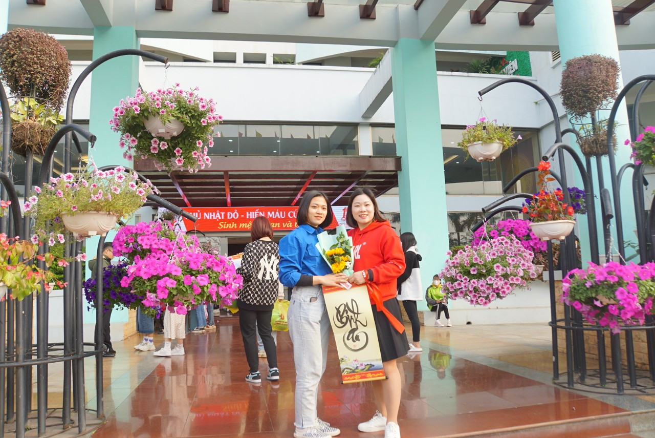 Với các bạn sinh viên, tình nguyện viên, Chủ nhật Đỏ trở thành kỷ niệm đáng nhớ.