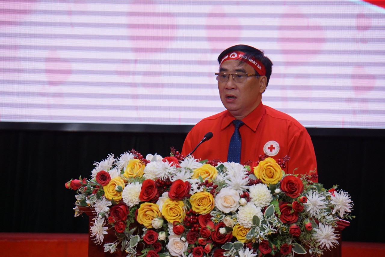 Ông Bùi Văn Huấn, Chủ tịch Hội Chữ thập đỏ tỉnh Phú Thọ đánh giá, Chủ nhật Đỏ là chương trình giúp hoạt động hiến máu trở nên thường xuyên, trở thành nhu cầu tự thân của giới trẻ Phú Thọ. &quot;Năm 2022, Phú Thọ thu được trên 19.000 đơn vị máu, vào diện lớn nhất các tỉnh miền núi phía Bắc. Nhiều sinh viên Lào học tại Đại học Hùng Vương cũng chìa tay ra để hiến máu&quot; - ông Huấn nói.