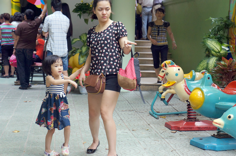 Giỗ các em bằng trò chơi tại trường