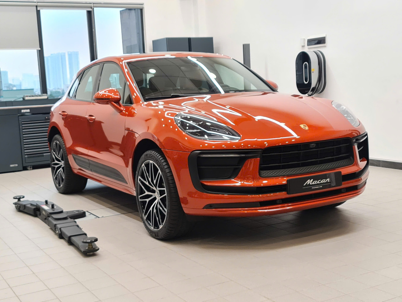 Porsche được cho là vẫn sẽ cho ra đời các phiên bản chạy xăng trong tương lai. Ảnh: Hội An. Porsche được cho là vẫn sẽ cho ra đời các phiên bản chạy xăng trong tương lai. Ảnh: Hội An.