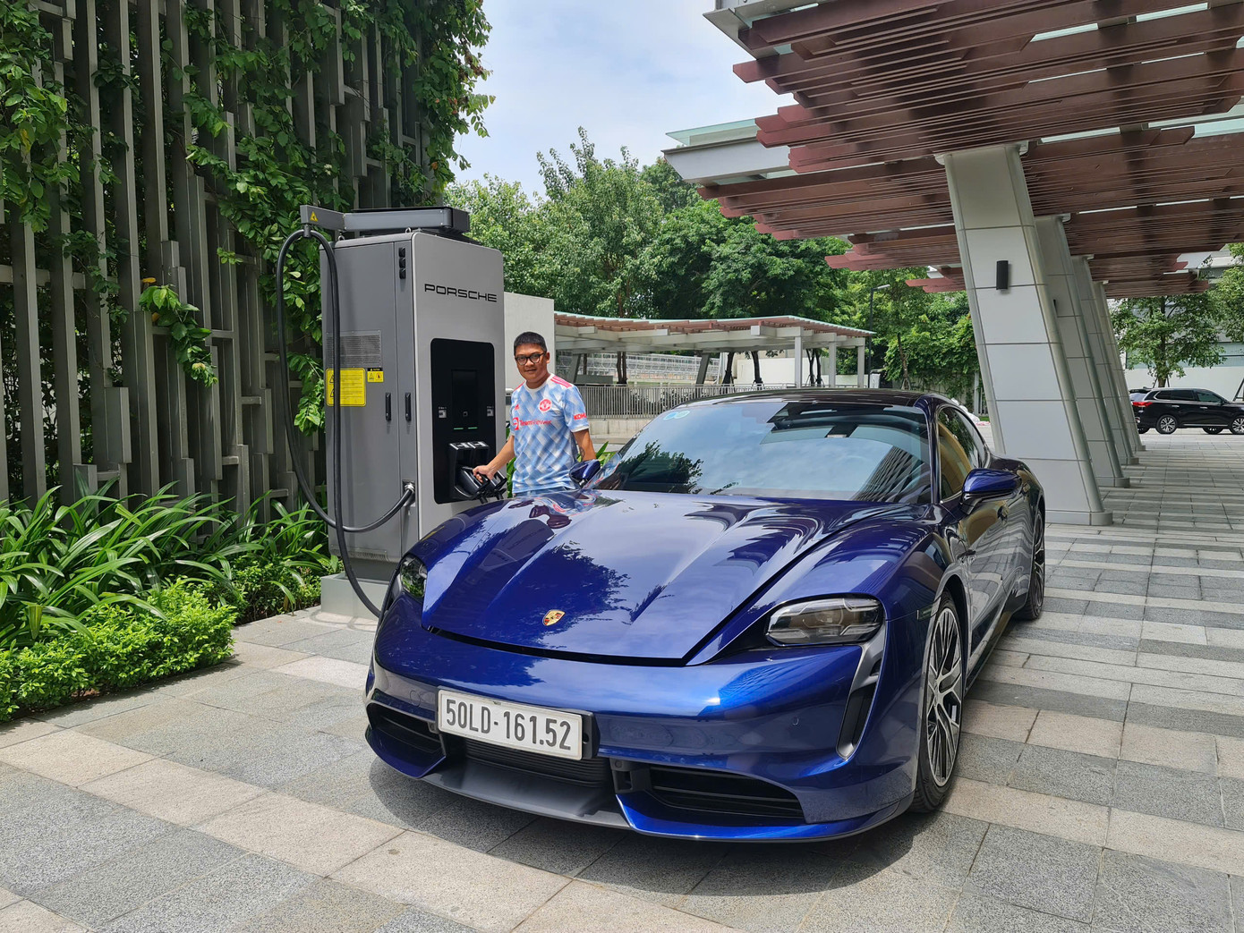 Porsche Taycan từng gây tiếng vang trong thời điểm ra mắt. Ảnh: Hội An. Porsche Taycan từng gây tiếng vang trong thời điểm ra mắt. Ảnh: Hội An.