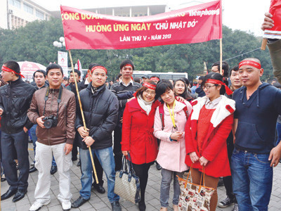 Cán bộ, phóng viên Tiền Phong vừa vận động, tổ chức, vừa trực tiếp hiến máu. Cán bộ, phóng viên Tiền Phong vừa vận động, tổ chức, vừa trực tiếp hiến máu