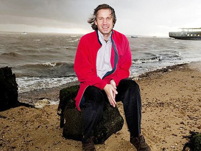 Matthew sống chung với ‘trái bom hẹn giờ’ trong gần 40 năm