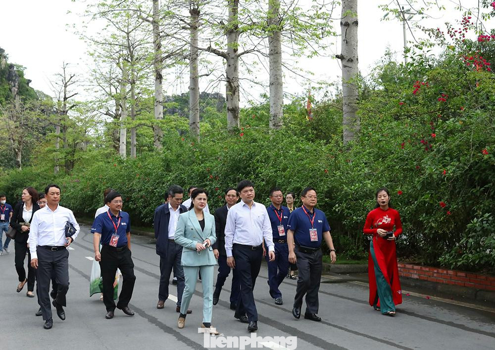 Giải Vô địch Golf Quốc gia 2022 - Cup VinFast do Tổng cục Thể dục Thể thao, UBND thành phố Hải Phòng, báo Tiền Phong và Hiệp hội Golf Việt Nam đồng tổ chức tại sân Vinpearl Golf Hải Phòng từ ngày 19-24/4. Sáng 19/4, đại diện Ban tổ chức giải đấu dâng hương tại Khu di tích Bạch Đằng Giang.