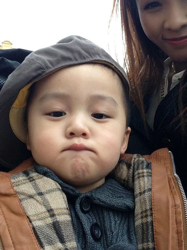 Hình ảnh của Tommy Lê được chia sẻ rộng rãi trên các trang mạng xã hội