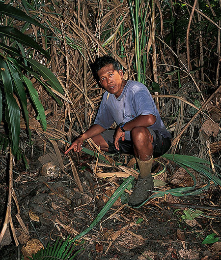Xương của con quỉ Khakhua sau khi bị ăn thịt được đặt bên ngoài như một lời cảnh báo. Xương của con quỉ Khakhua sau khi bị ăn thịt được đặt bên ngoài như một lời cảnh báo