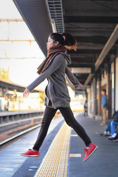 Bay trên ga tàu hỏa