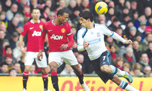 Evra và Suarez - hai cầu thủ có duyên nợ gặp lại nhau đêm nay