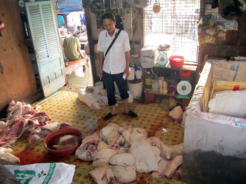 Cán bộ thú y H.Bình Chánh (TP.HCM) bắt quả tang lò giết mổ 