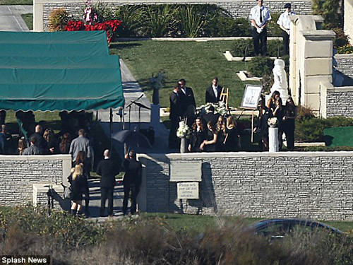 Chỉ có gia đình, thân nhân, bè bạn thân thiết