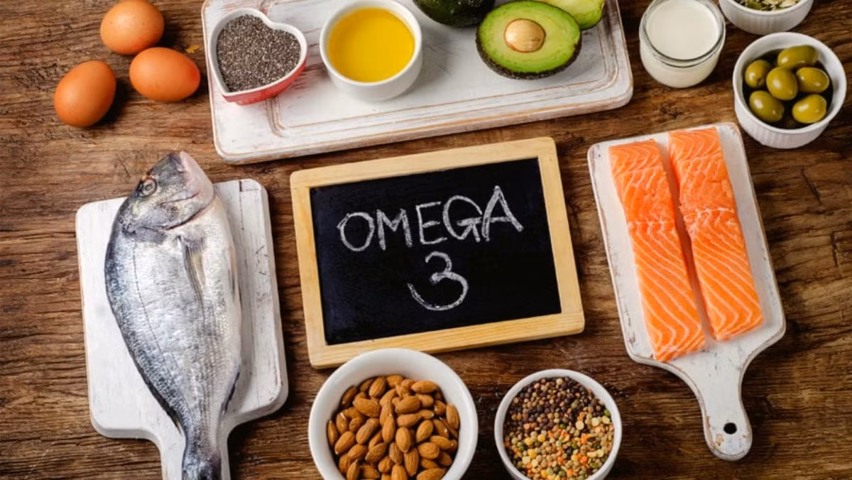 Hãy bổ sung các thực phẩm giàu vitamin A, C, E và omega-3 vào chế độ ăn uống của bạn để phòng ngừa khô mắt.