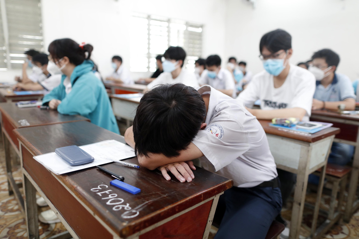 Học sinh cuối cấp thường không đủ thời gian để ngủ vì gánh nặng bài vở. Học sinh cuối cấp thường không đủ thời gian để ngủ vì gánh nặng bài vở.