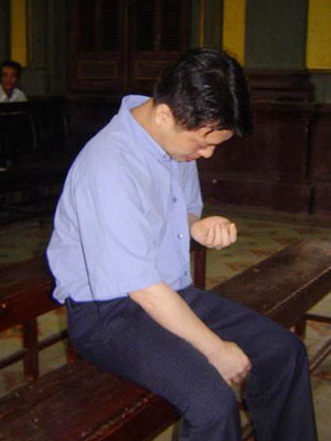 Lừa chạy án với giá 500 triệu, Khoa nhận mức án 10 năm tù giam. Lừa chạy án với giá 500 triệu, Khoa nhận mức án 10 năm tù giam