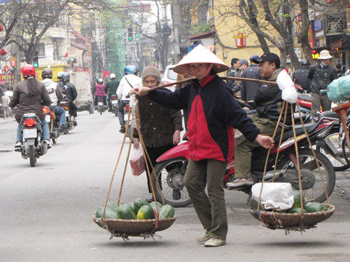 Kiếm được đồng tiền, bát gạo đã khó