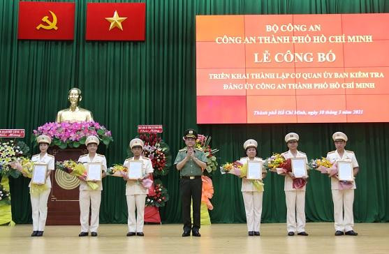Công an TPHCM tổ chức Lễ công bố triển khai thành lập cơ quan Ủy ban kiểm tra (UBKT) Đảng ủy Công an TPHCM. Ảnh CA Công an TPHCM tổ chức Lễ công bố triển khai thành lập cơ quan Ủy ban kiểm tra (UBKT) Đảng ủy Công an TPHCM. Ảnh CA