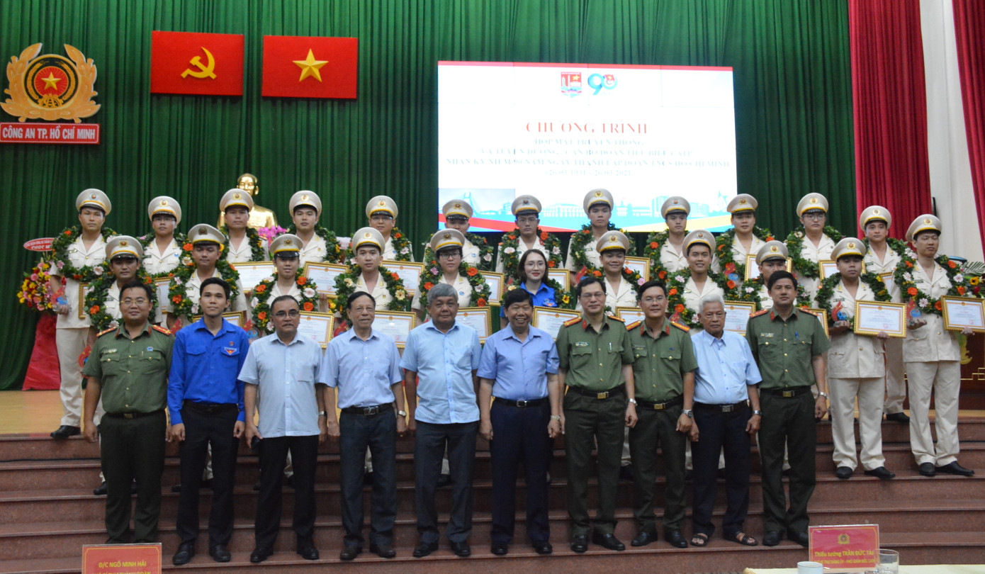Công an TPHCM tuyên dương 26 cán bộ Đoàn tiêu biểu ảnh 1