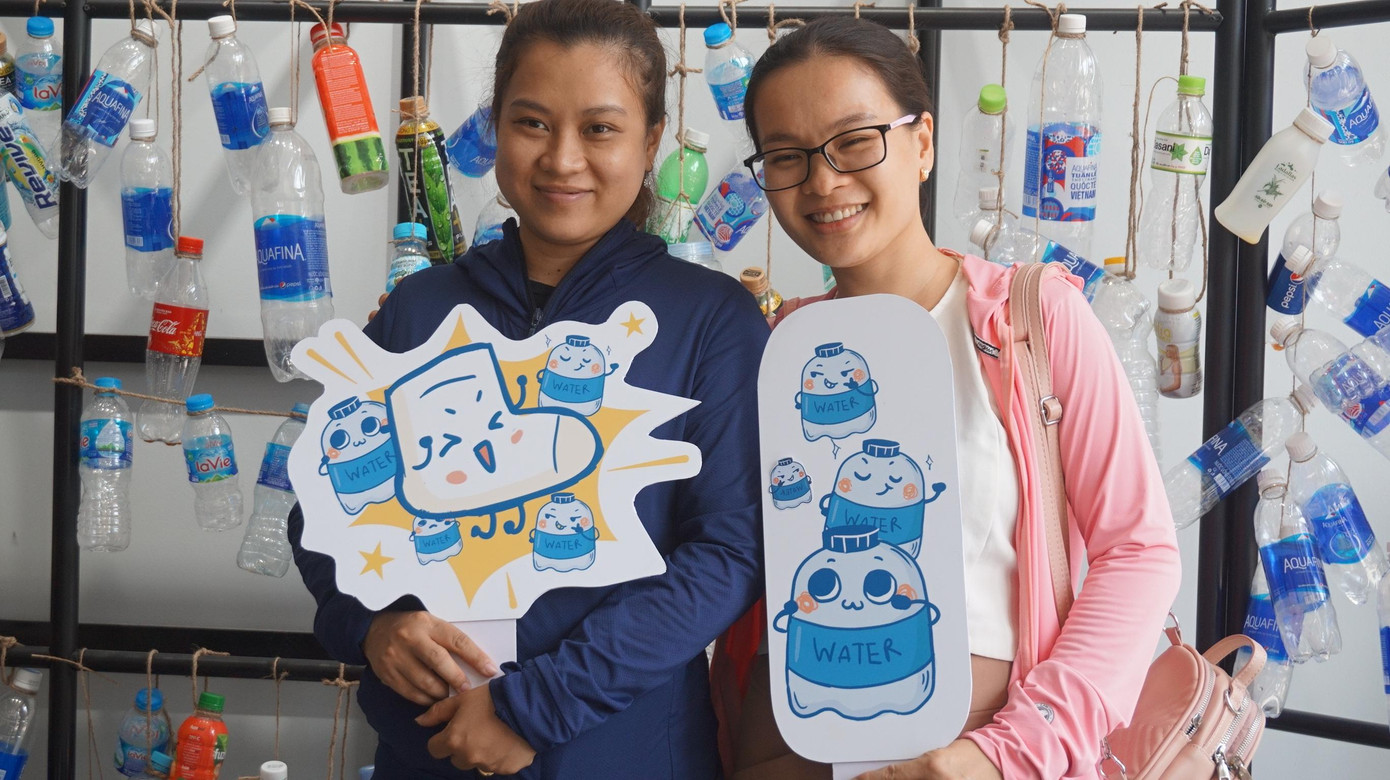 Tái chế ra những sản phẩm thân thiện môi trường.