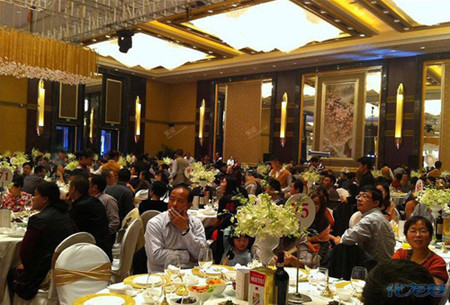 Các vị khách mời của tiệc cưới