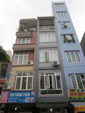 Tòa nhà ở giữa - nơi xảy ra sự việc. Tòa nhà ở giữa - nơi xảy ra sự việc