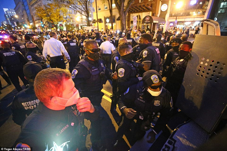 Đương kim Tổng thống Trump tuyên bố thắng lớn ảnh 33