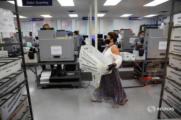 Đương kim Tổng thống Trump tuyên bố thắng lớn ảnh 23