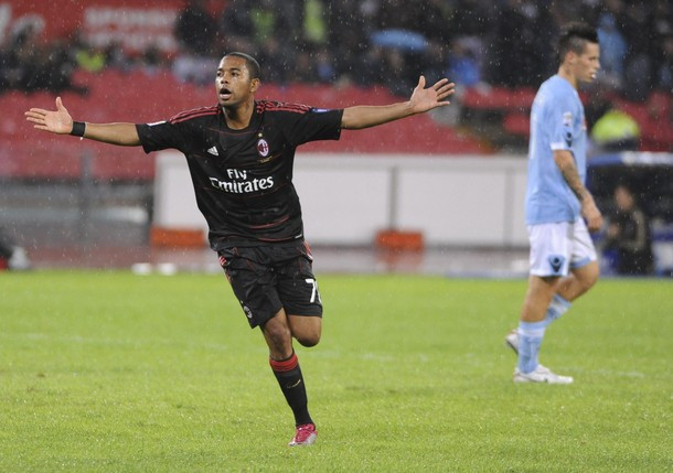 Robinho ghi bàn mở tỉ số. Robinho ghi bàn mở tỉ số