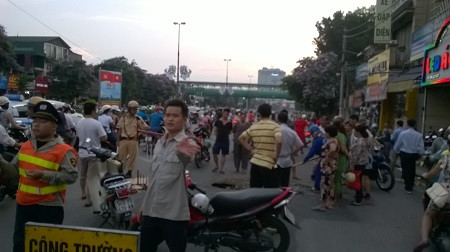 'Hố tử thần' bất ngờ xuất hiện ở đường Đại Cồ Việt ảnh 4