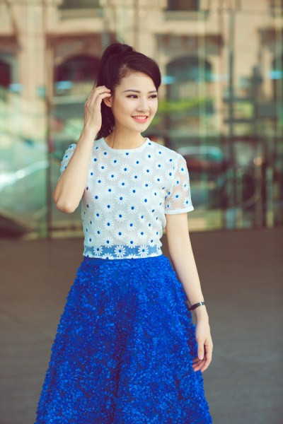 Trần Thị Quỳnh tươi trẻ như thiếu nữ xuống phố ảnh 2