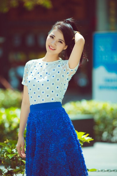 Trần Thị Quỳnh tươi trẻ như thiếu nữ xuống phố ảnh 4