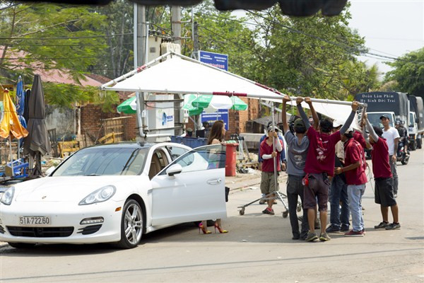 Trần Bảo Sơn quấn quýt bên Á hậu Linh Chi ảnh 7