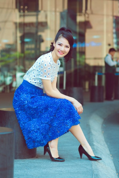 Trần Thị Quỳnh tươi trẻ như thiếu nữ xuống phố ảnh 3