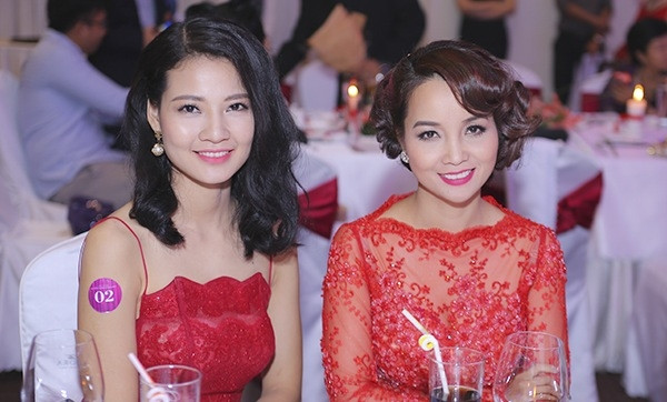 Trần Thị Quỳnh khoe vai trần quyến rũ bên Mai Thu Huyền ảnh 7